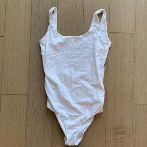 EVERLANE White Scoop Neck Bodysuit w/ Low Back